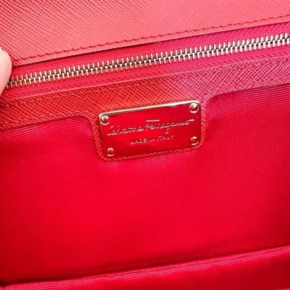 SALVATORE FERRAGAMO VERA SHOULDER BAG - Picture 7 of 10